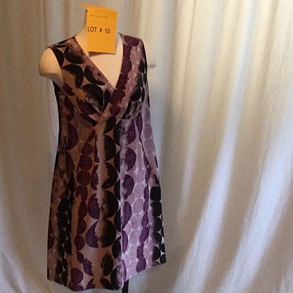 Simple lightweight dress by VERA WANG in size 8 - Picture 1 of 8